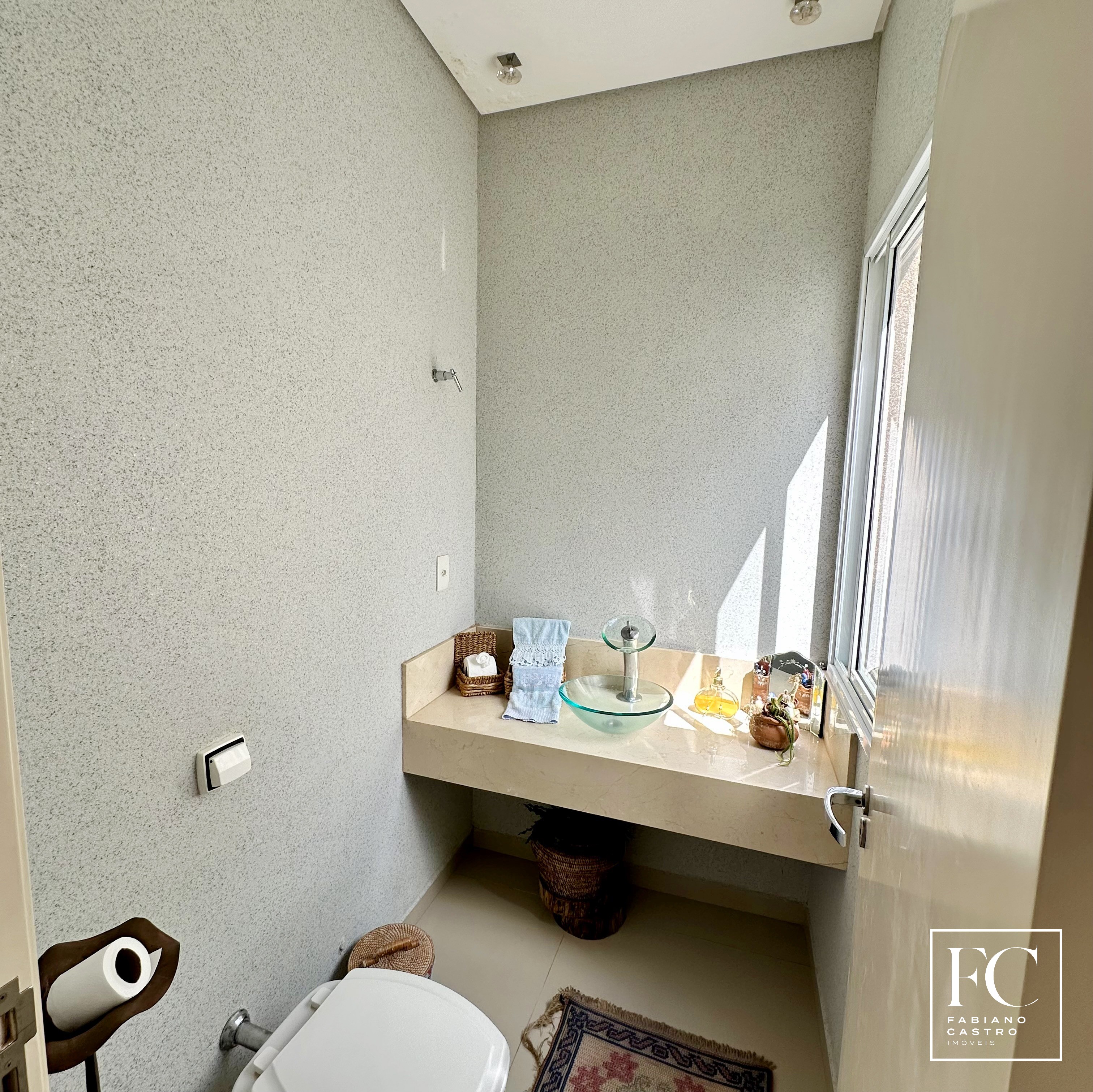 Casa de Condomínio com 3 quartos à venda — foto 2 de 31