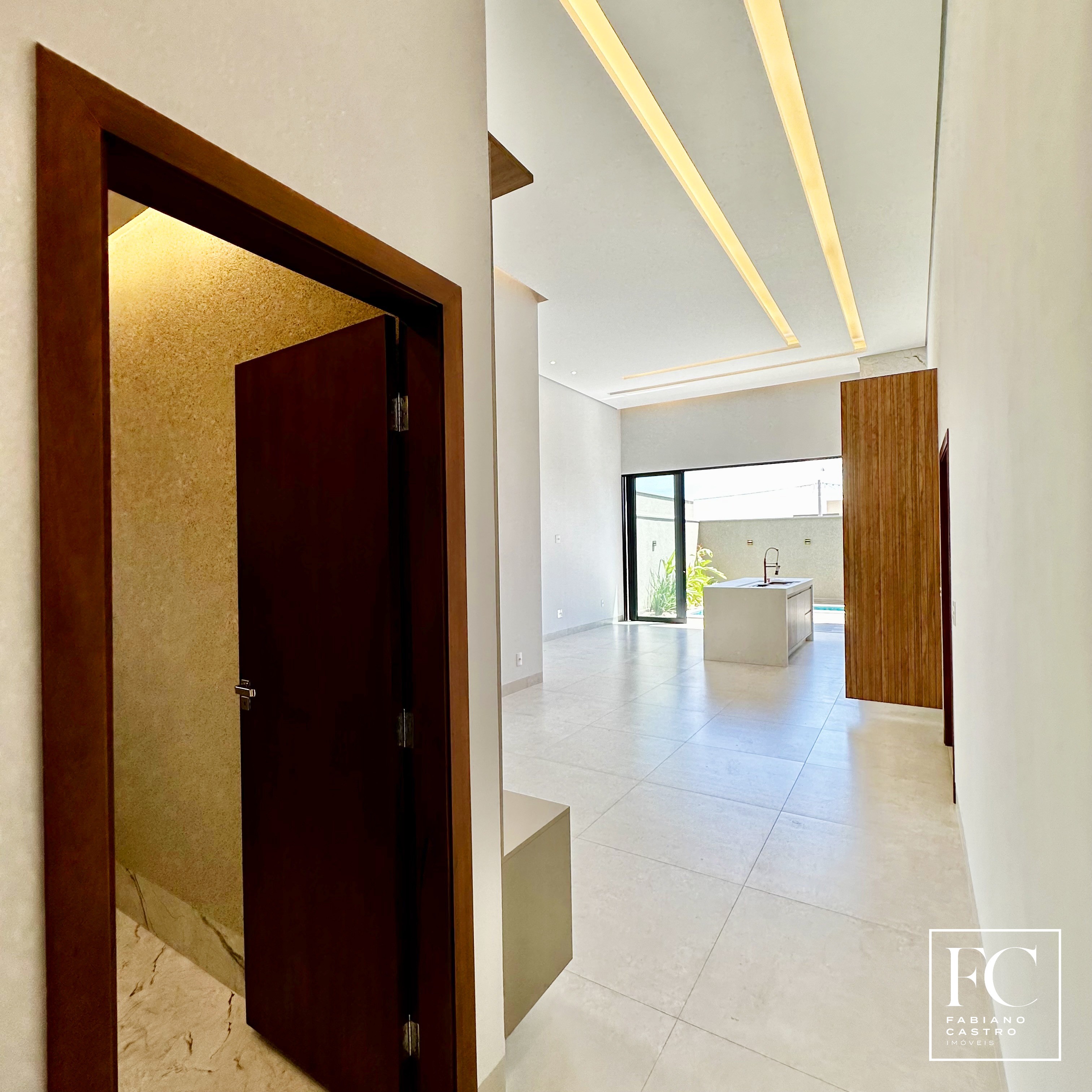 Casa de Condomínio com 3 quartos à venda — foto 2 de 31