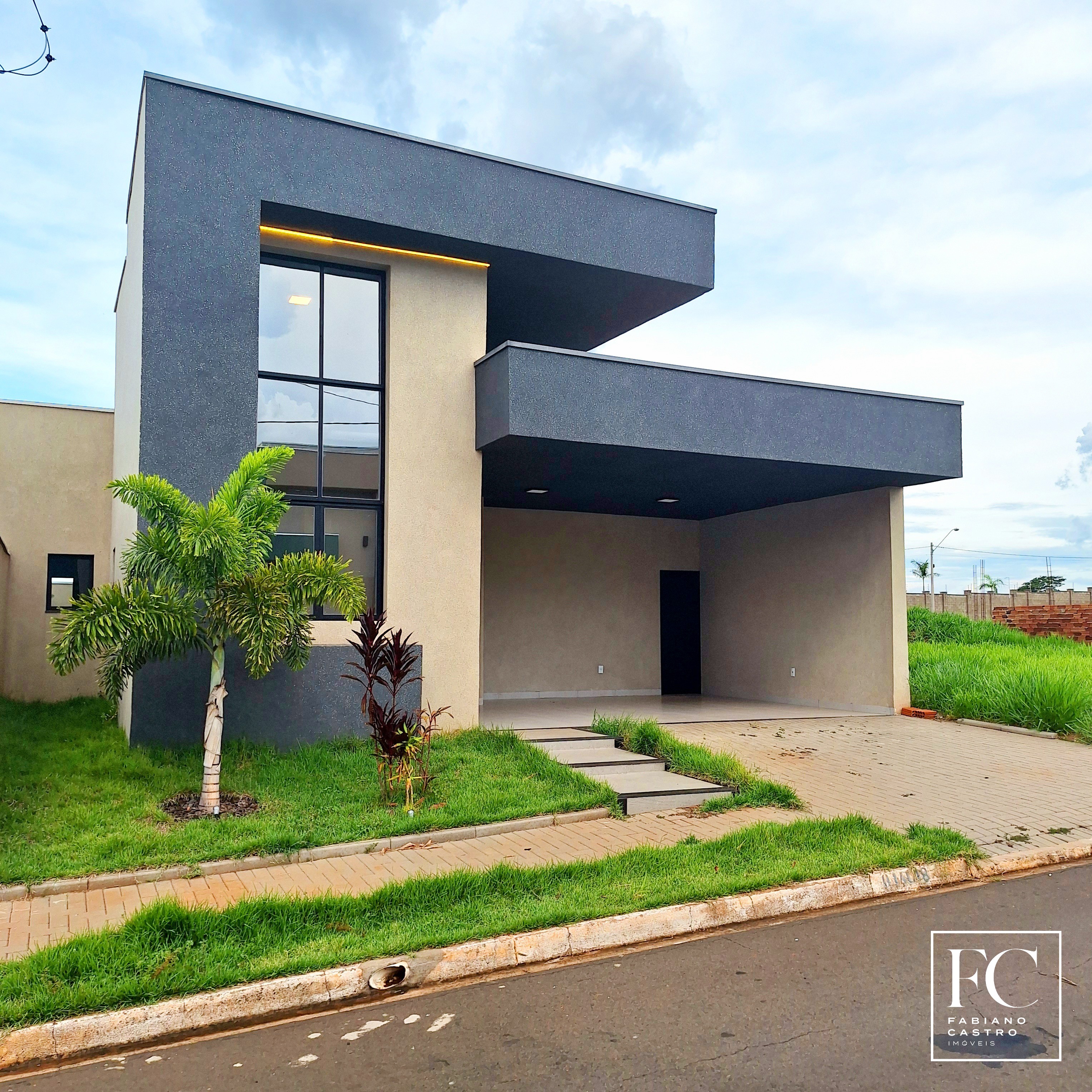 Casa de Condomínio com 3 quartos à venda — foto 2 de 32