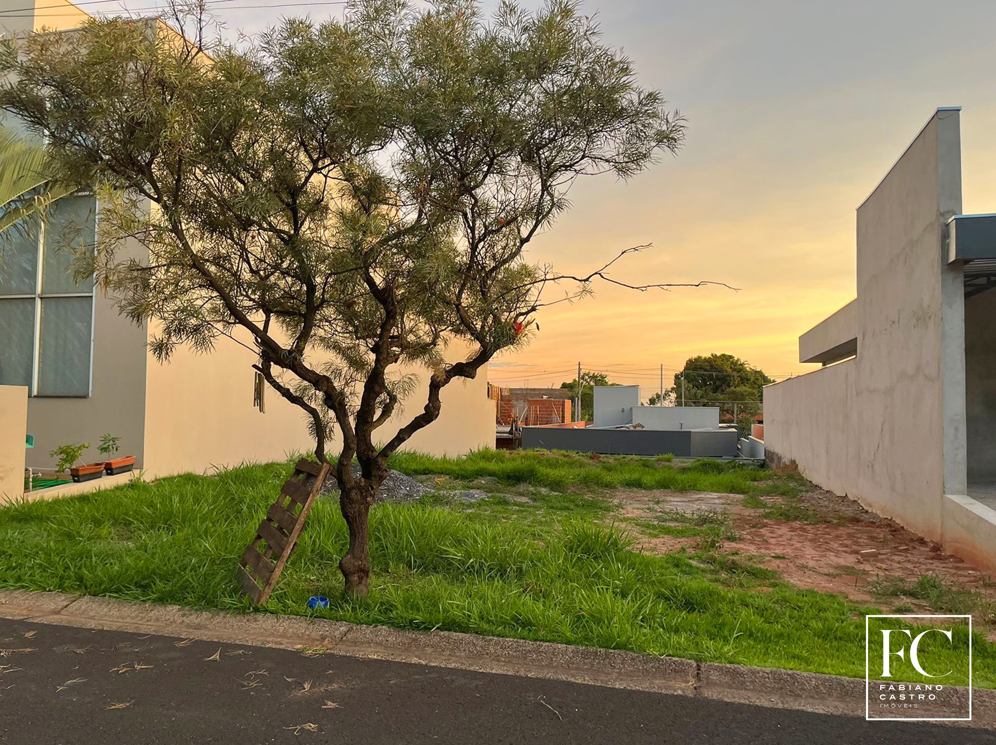 Terreno / Lote / Condomínio  à venda, 275m² — foto 3 de 9