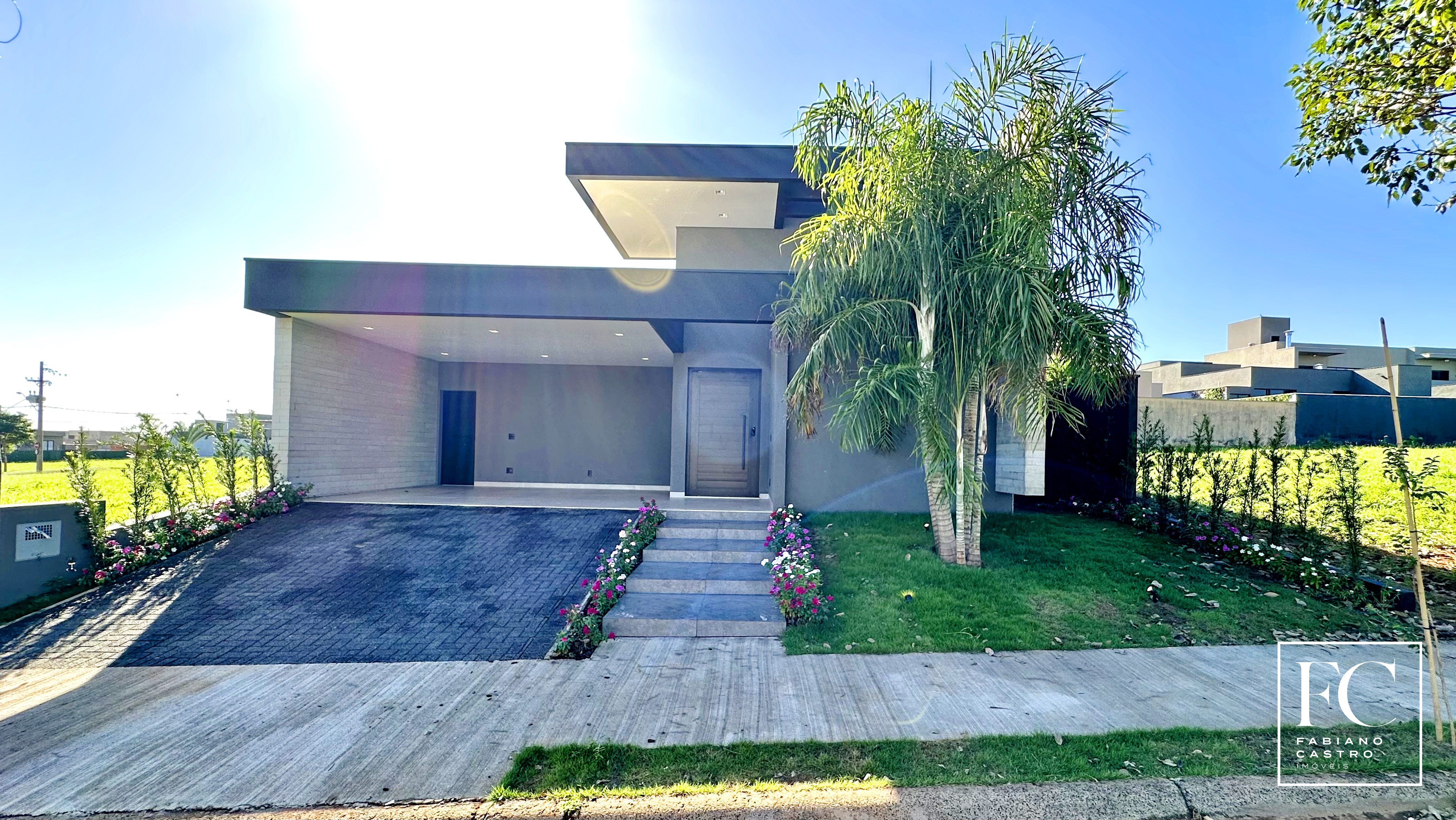 Casa de Condomínio com 3 quartos à venda — foto 1 de 30