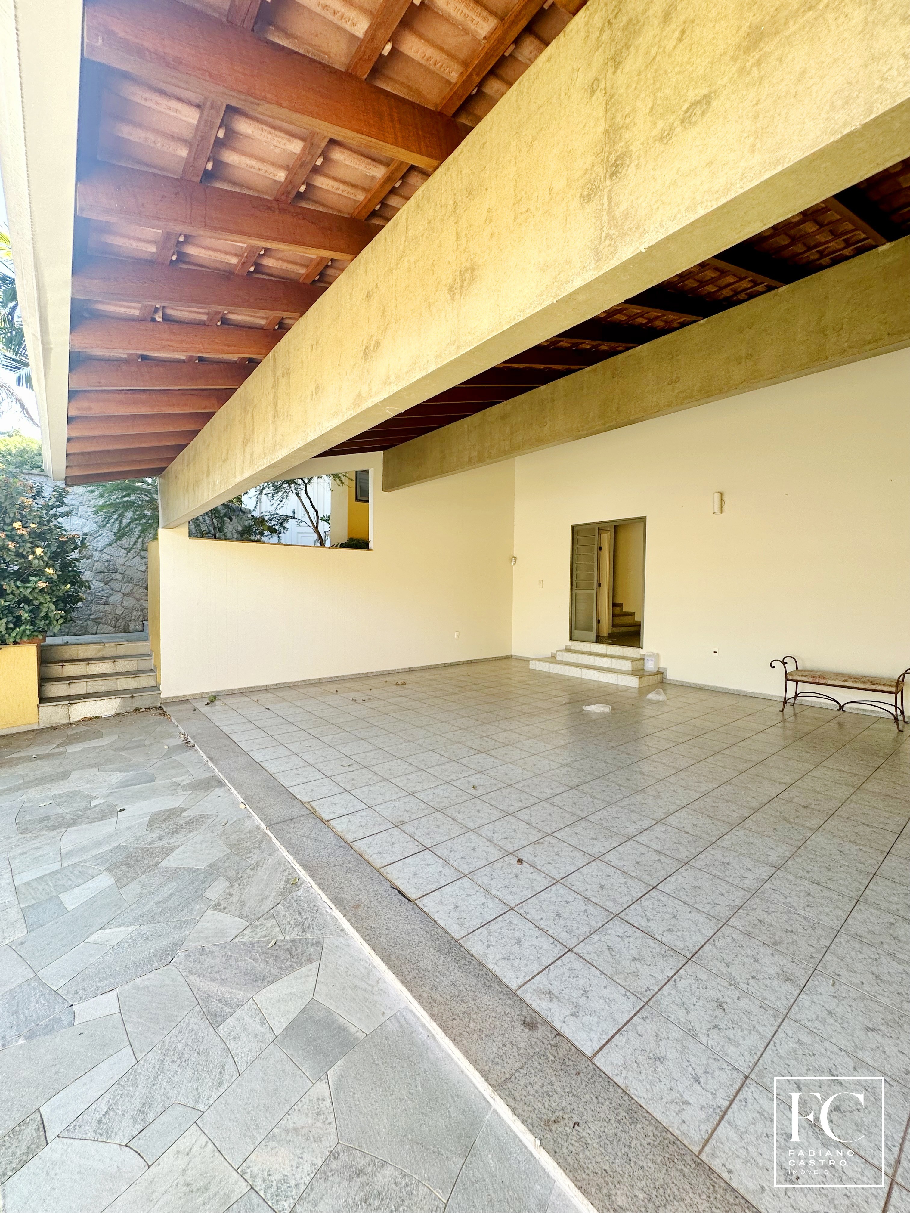 Casa com 4 quartos à venda — foto 2 de 40