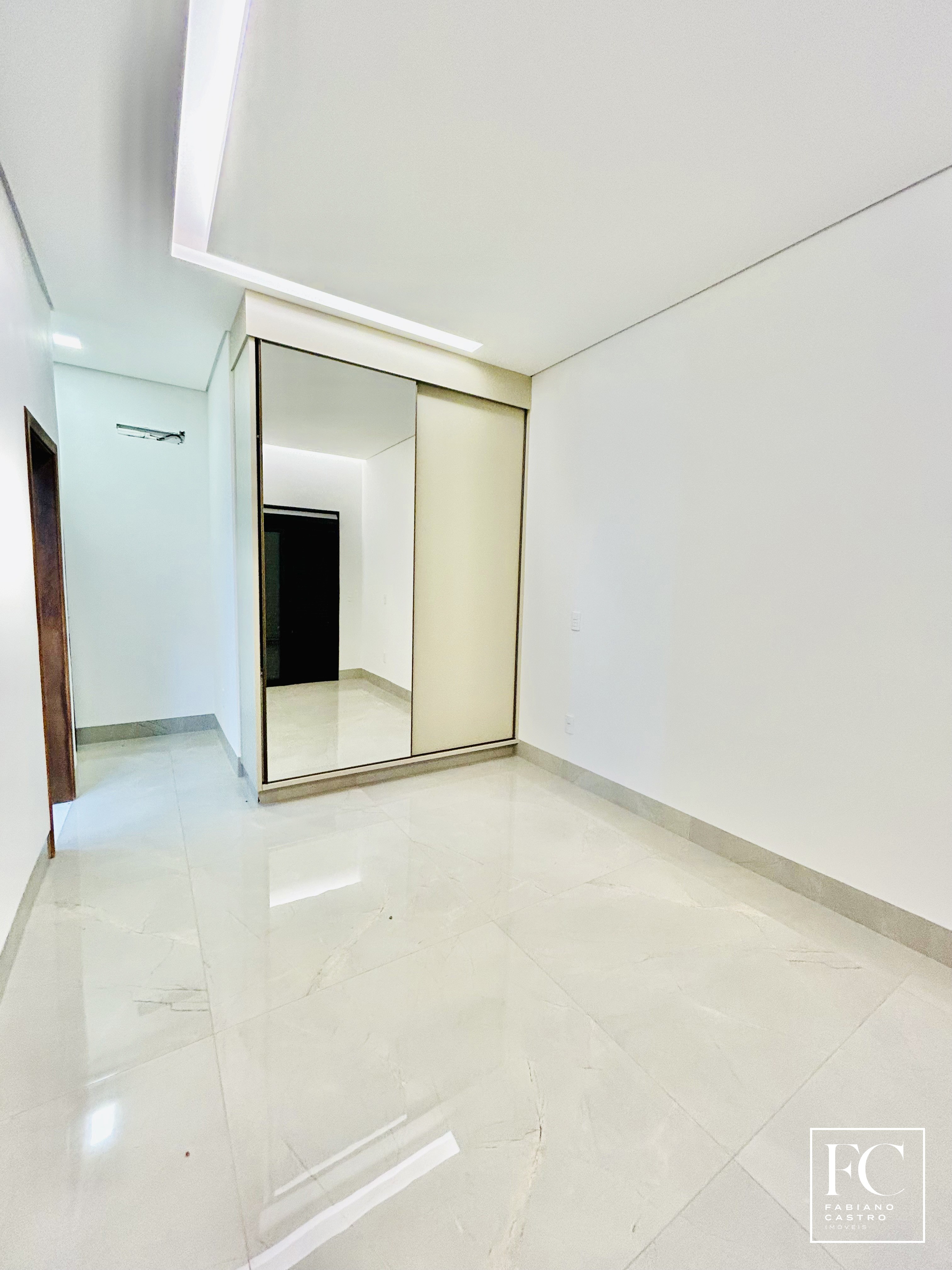 Casa de Condomínio com 3 quartos à venda — foto 33 de 39