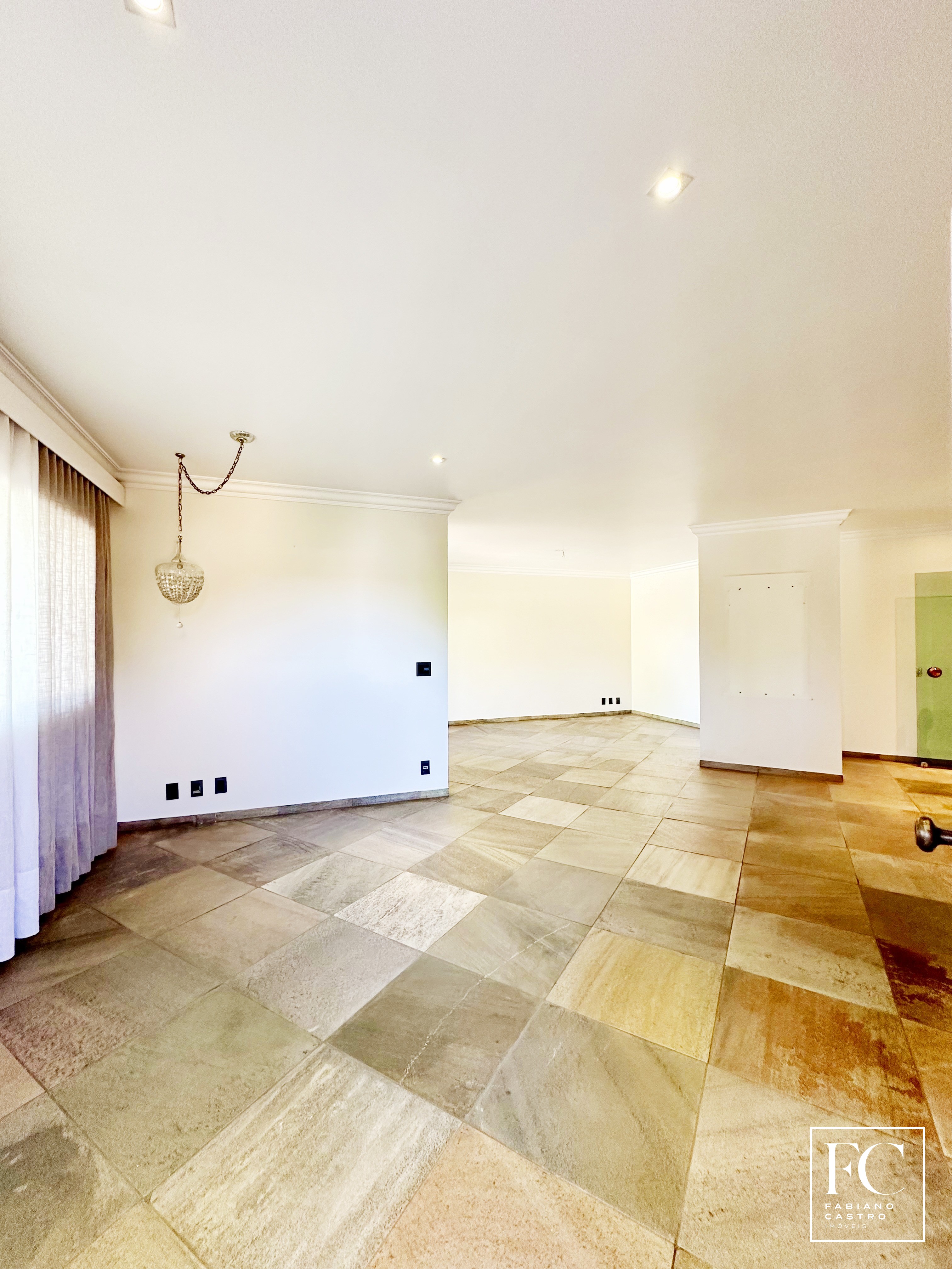 Casa com 4 quartos à venda — foto 4 de 40