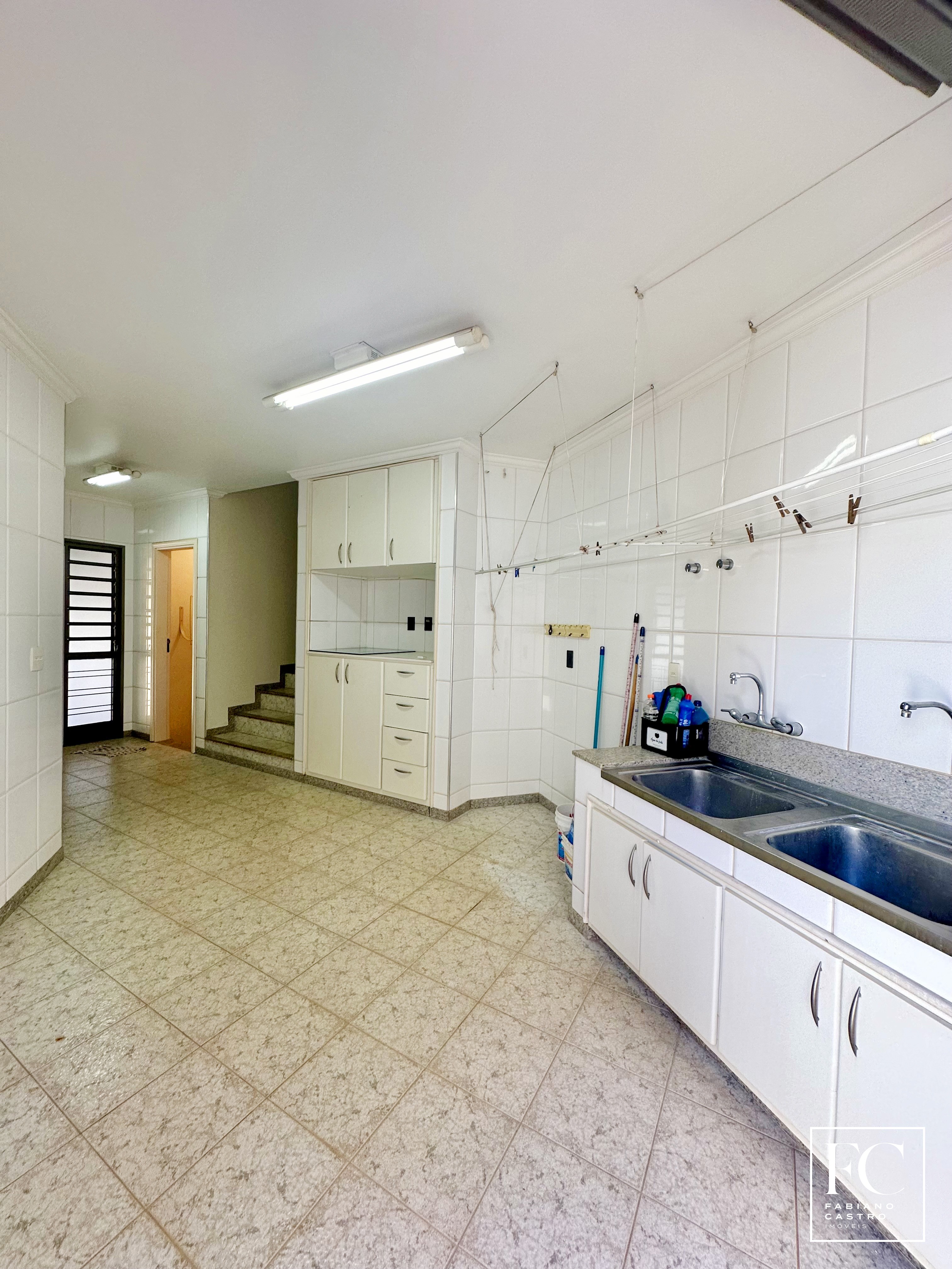 Casa com 4 quartos à venda — foto 37 de 40
