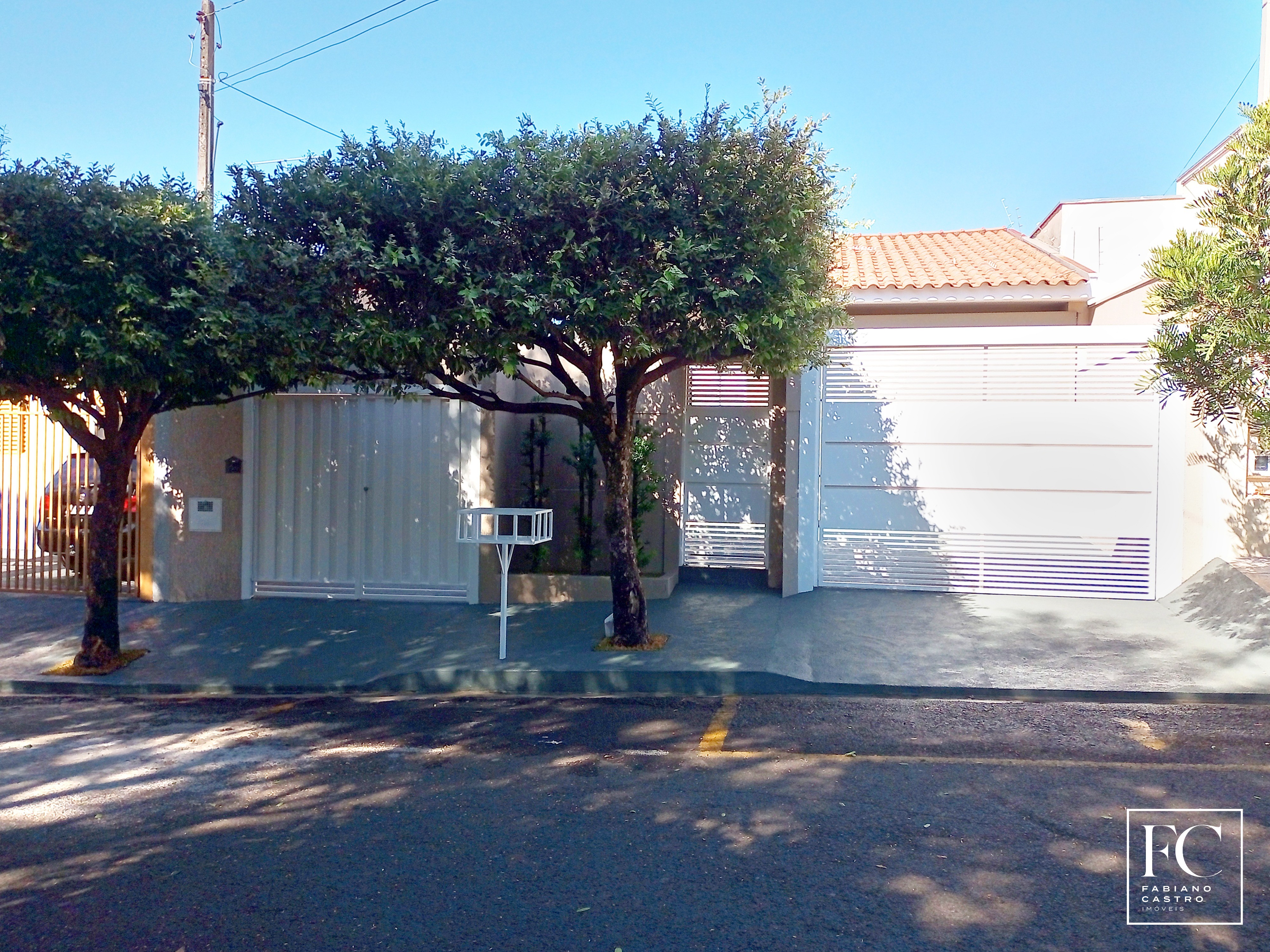 Casa com 3 quartos à venda — foto 2 de 46