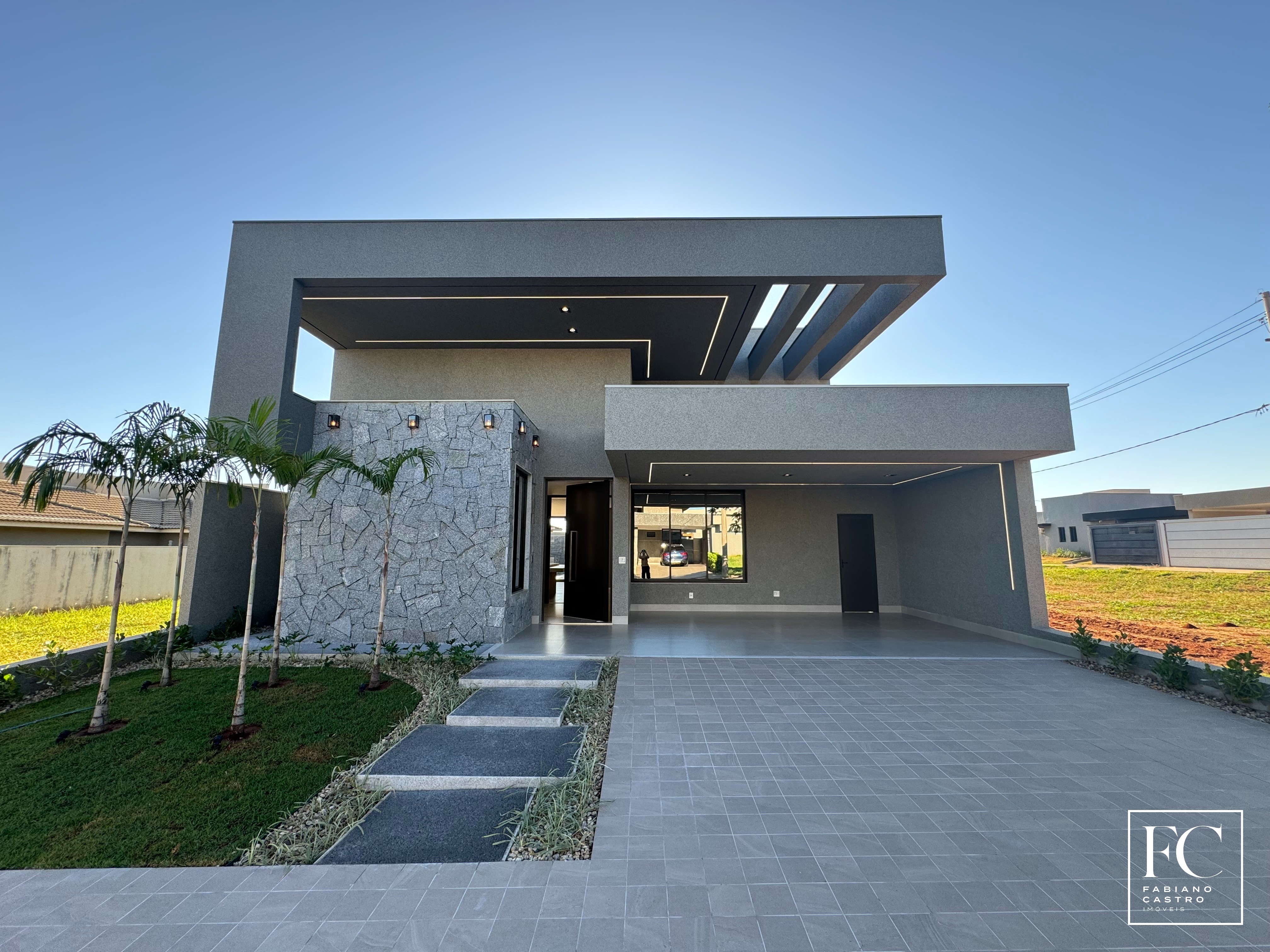 Casa de Condomínio com 3 quartos à venda — foto 2 de 47