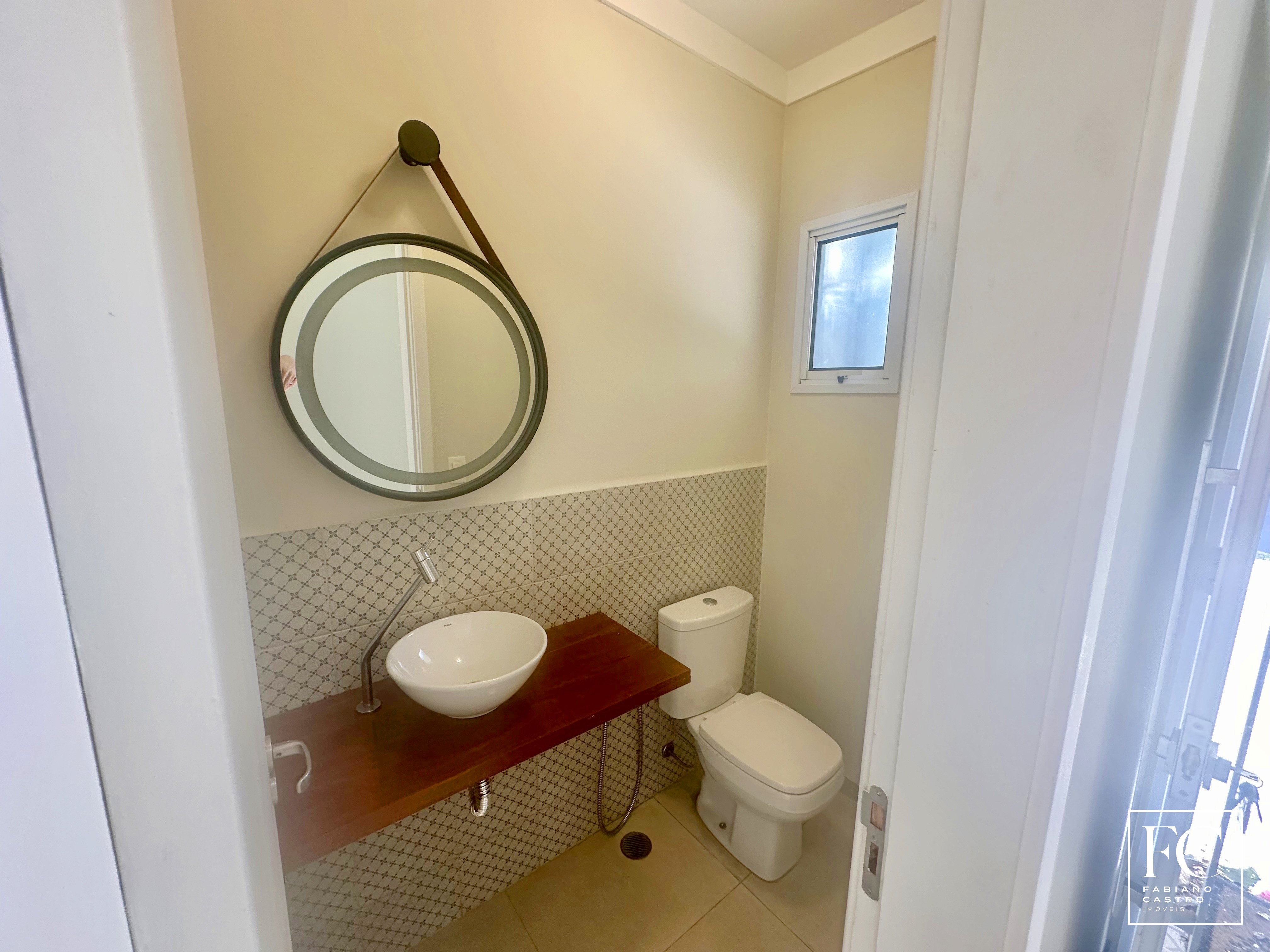 Casa de Condomínio com 3 quartos à venda — foto 2 de 30