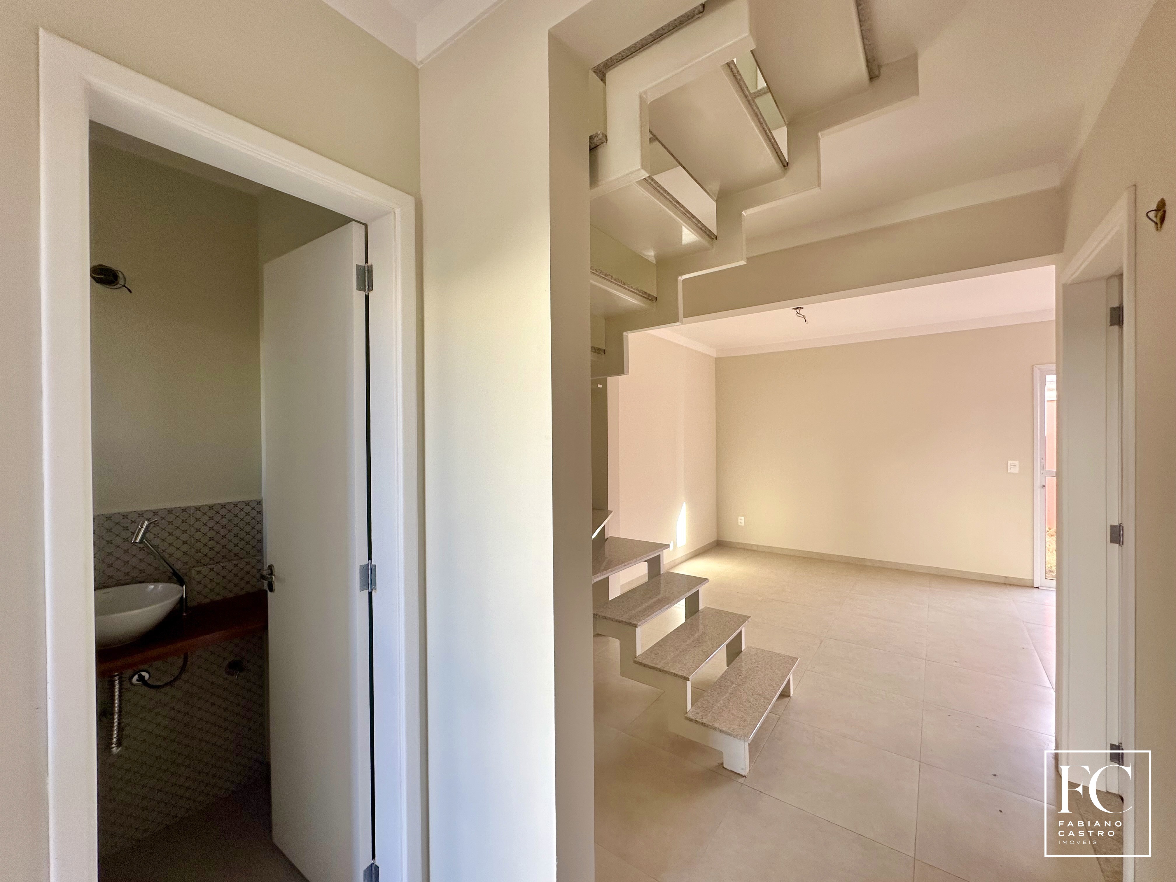 Casa de Condomínio com 3 quartos à venda — foto 2 de 16