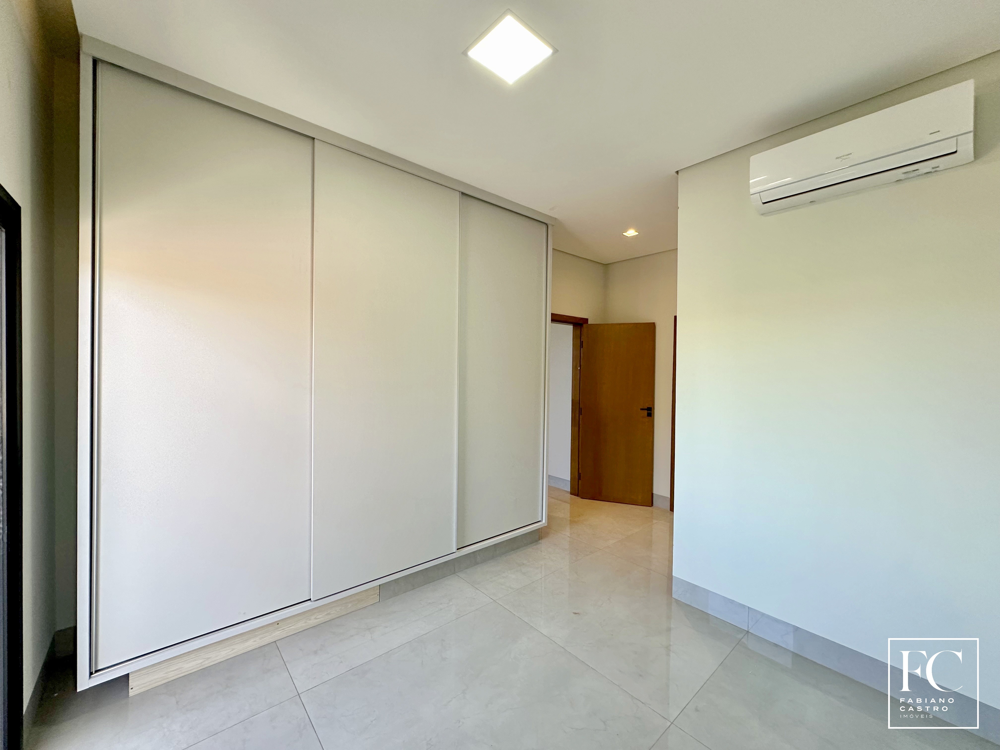 Casa de Condomínio com 3 quartos à venda — foto 17 de 21