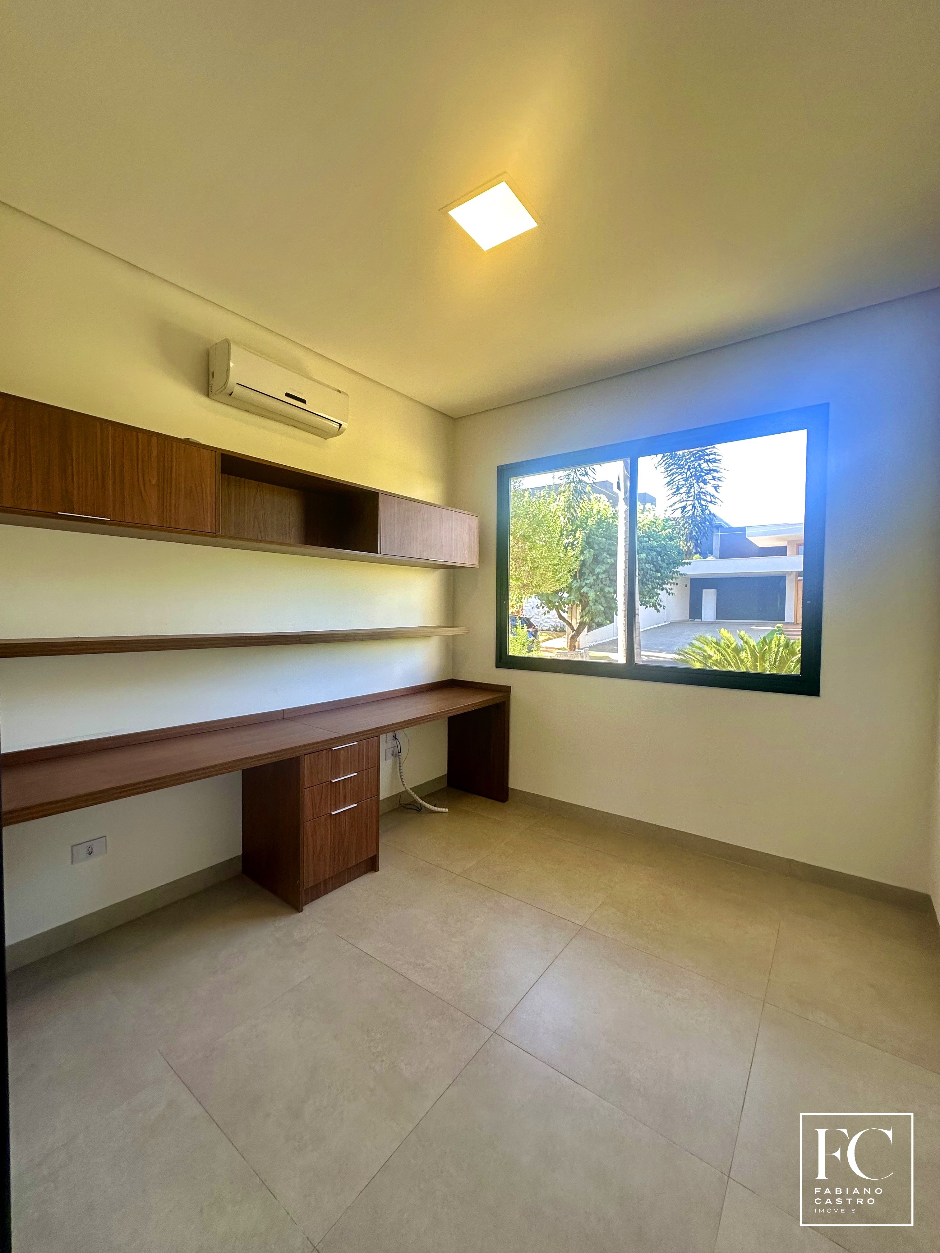 Casa de Condomínio com 3 quartos à venda — foto 2 de 28