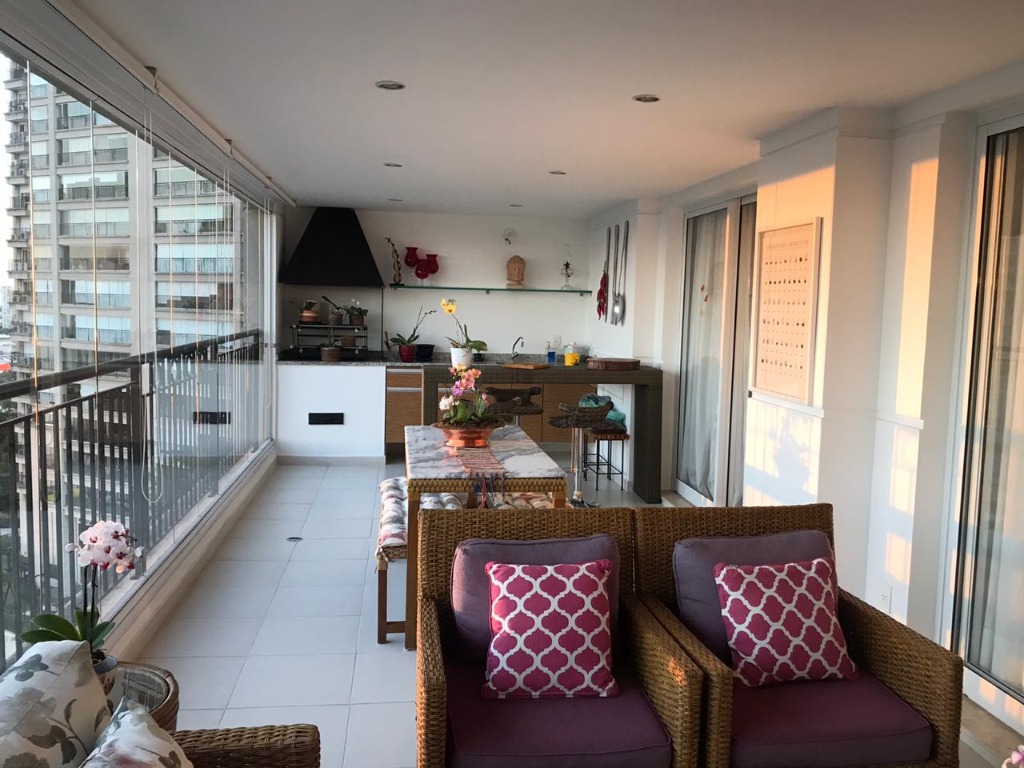 Apartamento com 4 suítes 4 vagas a venda no Panamby