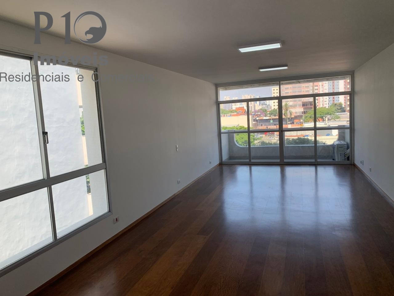 Apartamento 182m2 com 3 dormitórios sendo eles 1 suite 2 vagas a Venda no Edifício Silvana - Moema