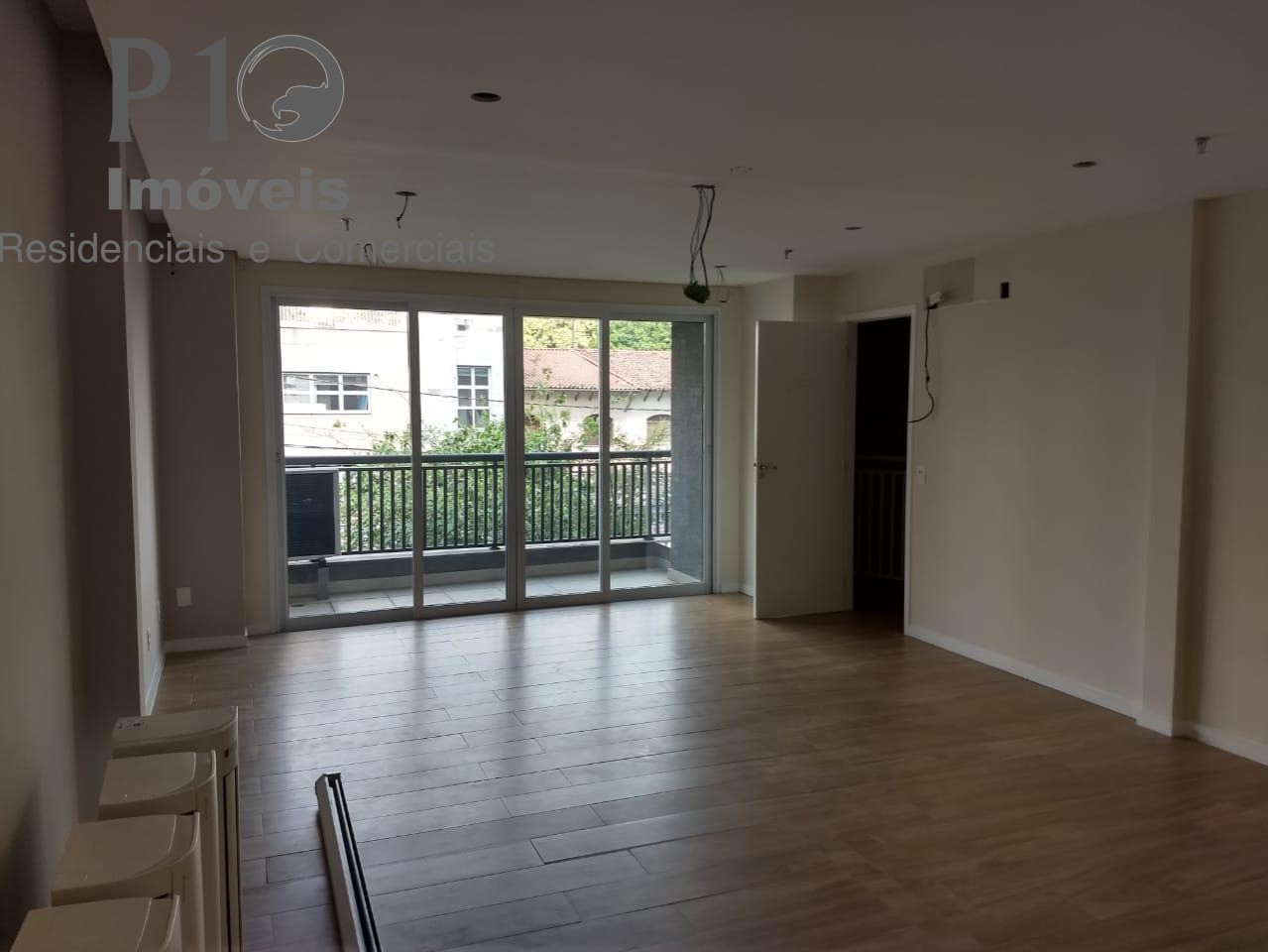 Conjunto comercial com 7 salas 4 vagas a venda na Vila Mariana