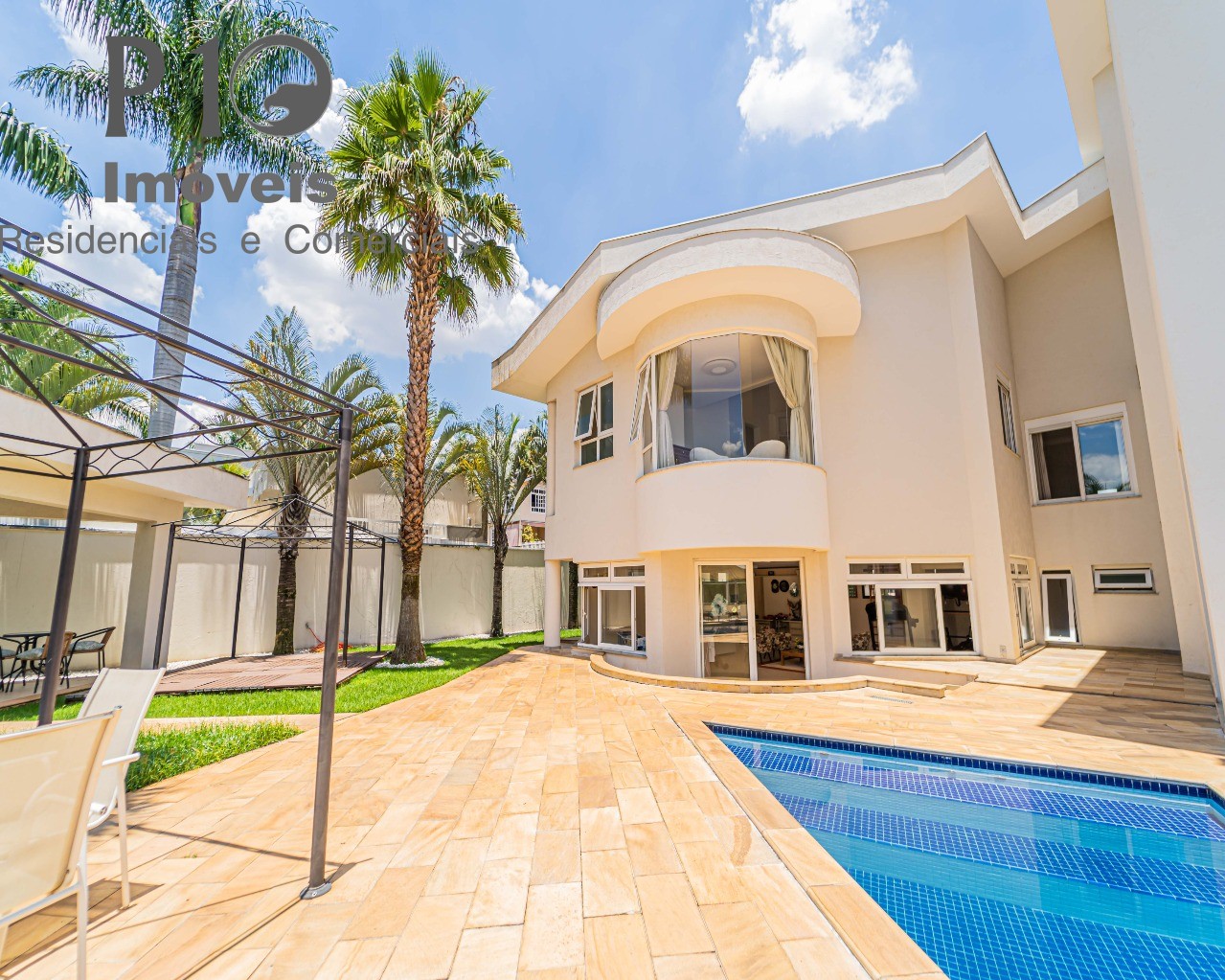 Casa com 4 suítes 9 vagas a venda em Cotia