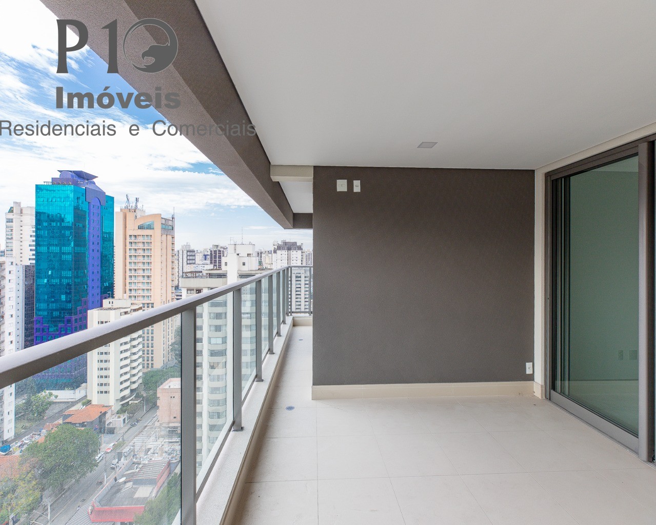 Apartamento com 2 suítes 2 vagas a venda em Moema
