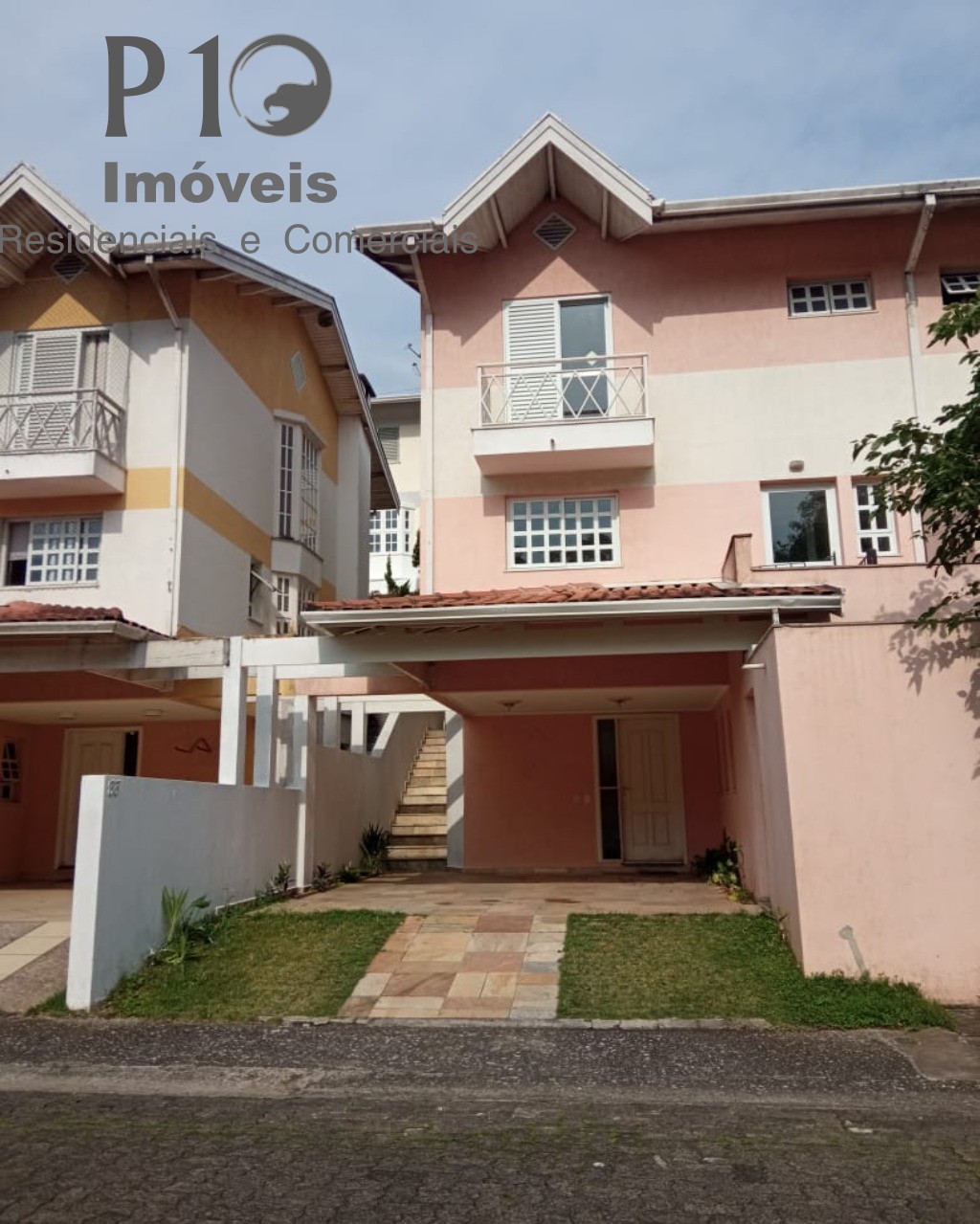 Casa com 3 dormitórios 2 vagas a venda na Granja Viana