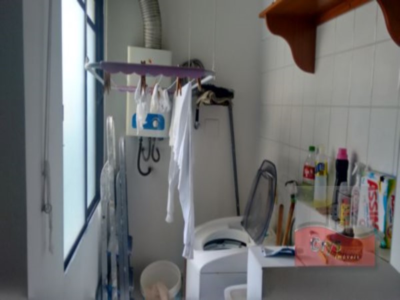 Apartamento à venda com 2 quartos, 70m² - Foto 2
