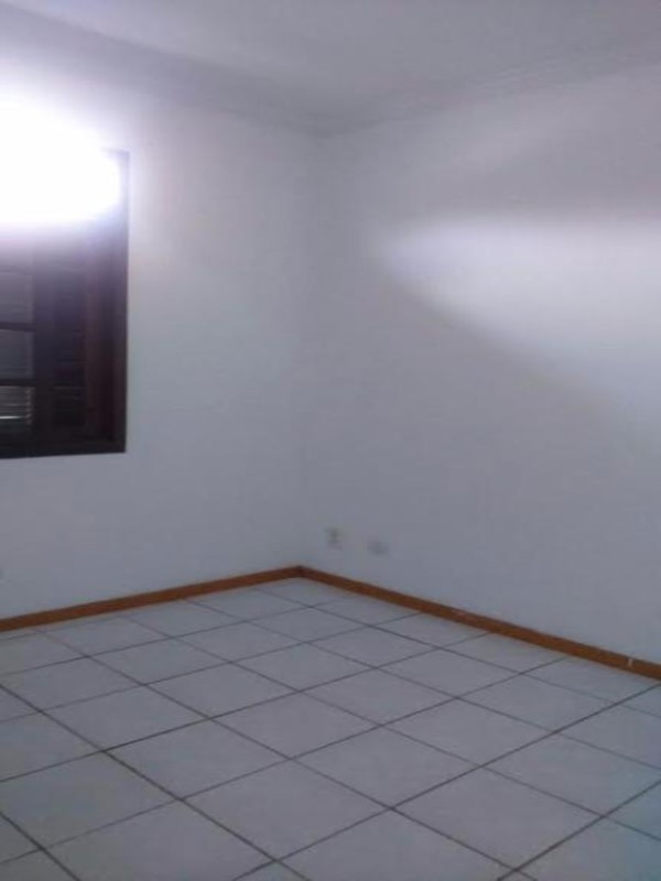Apartamento à venda com 3 quartos, 75m² - Foto 11