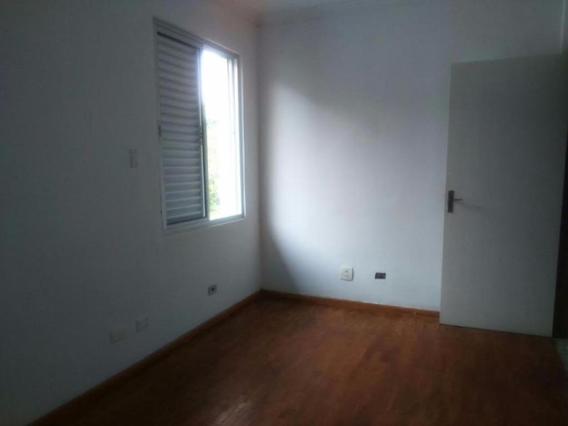 Apartamento à venda com 3 quartos, 75m² - Foto 2