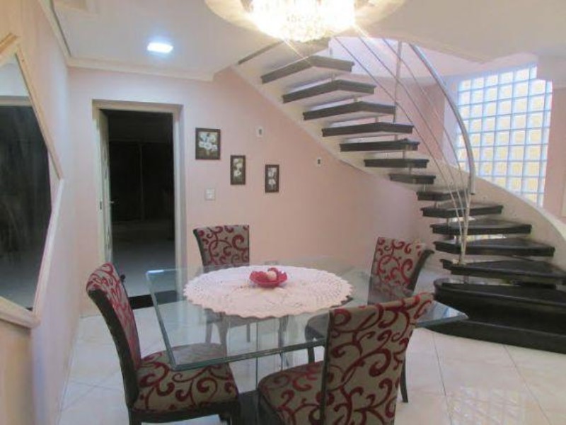 Sobrado à venda com 3 quartos, 500m² - Foto 2