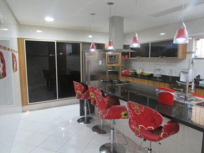 Sobrado à venda com 3 quartos, 500m² - Foto 1
