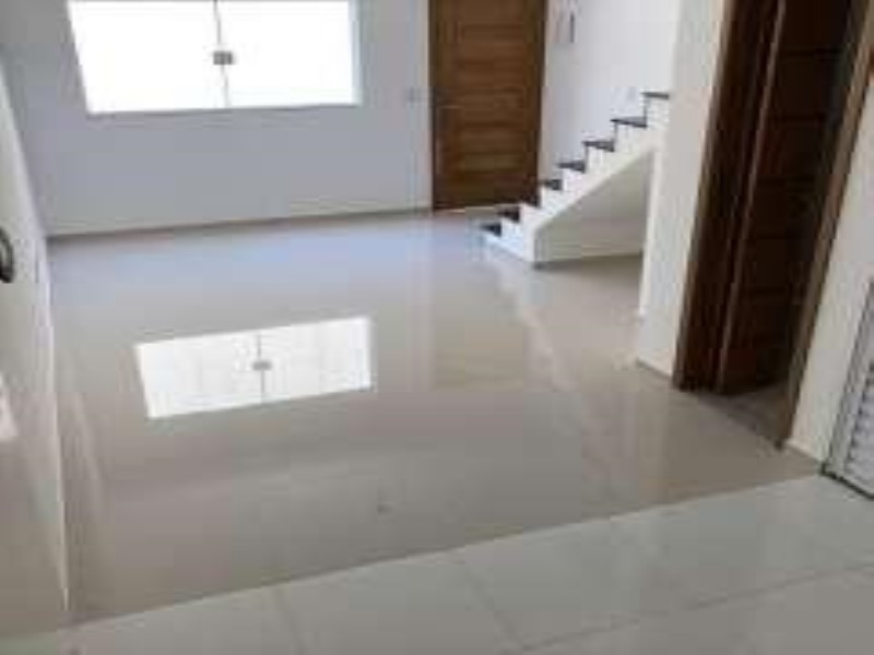 Casa à venda com 2 quartos, 64m² - Foto 1