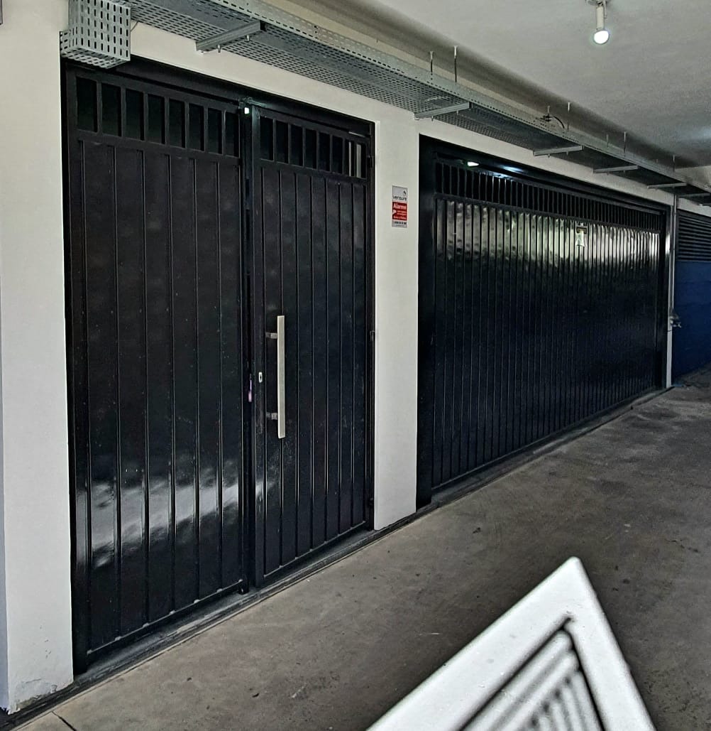 Casa à venda com 4 quartos, 380m² - Foto 2