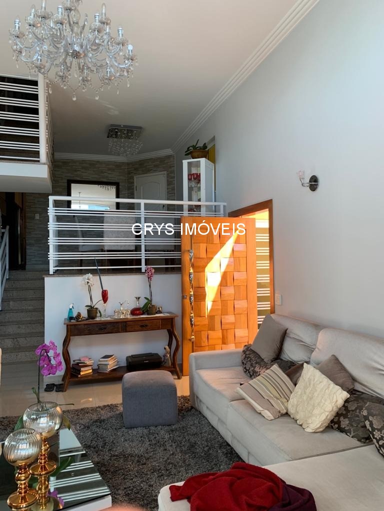 Casa à venda com 3 quartos, 190m² - Foto 1