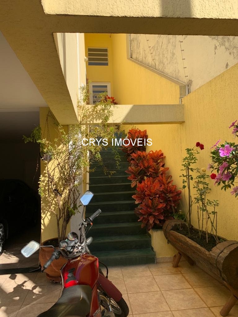 Casa à venda com 3 quartos, 190m² - Foto 2