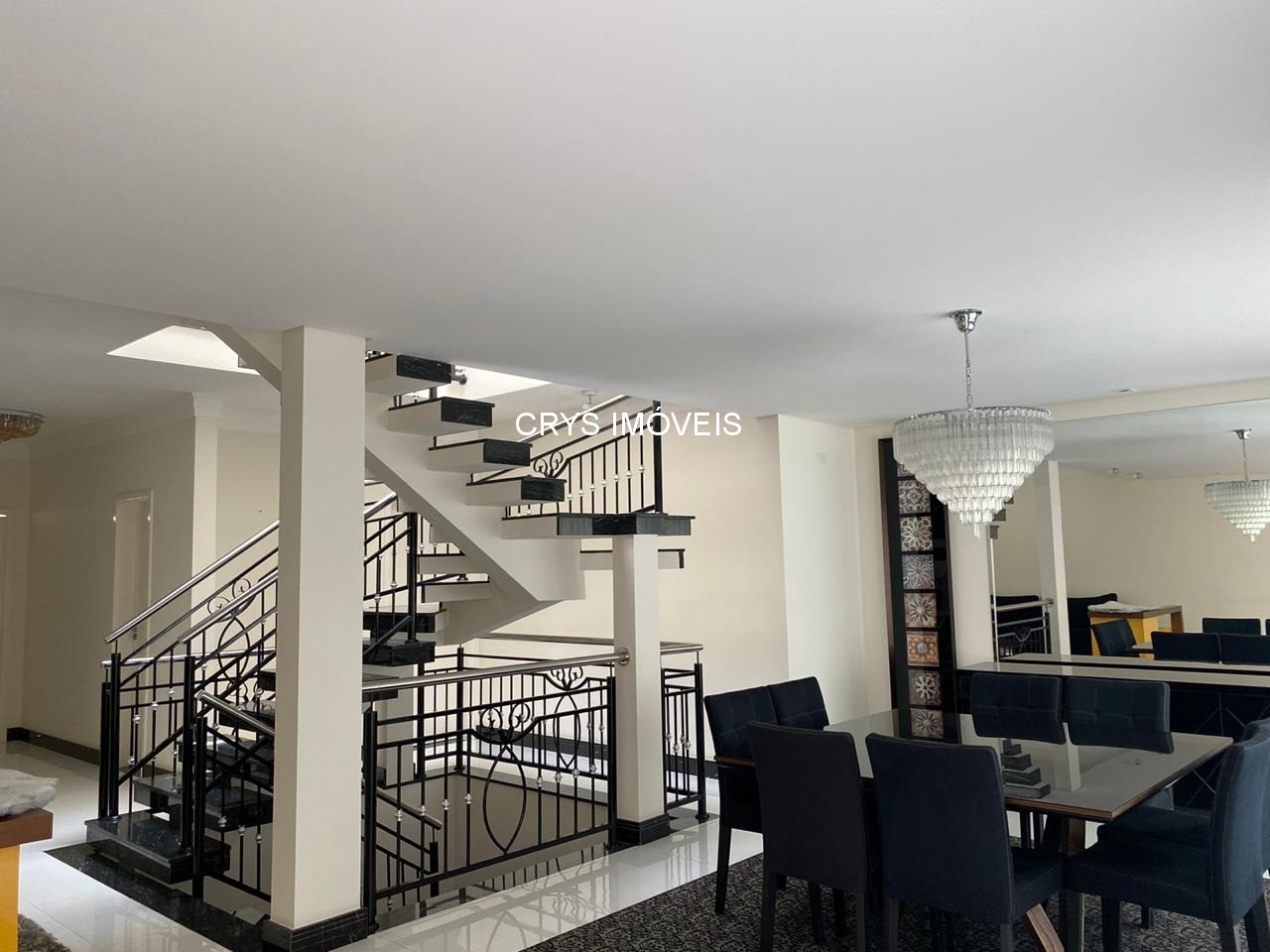 Casa à venda com 4 quartos, 460m² - Foto 1