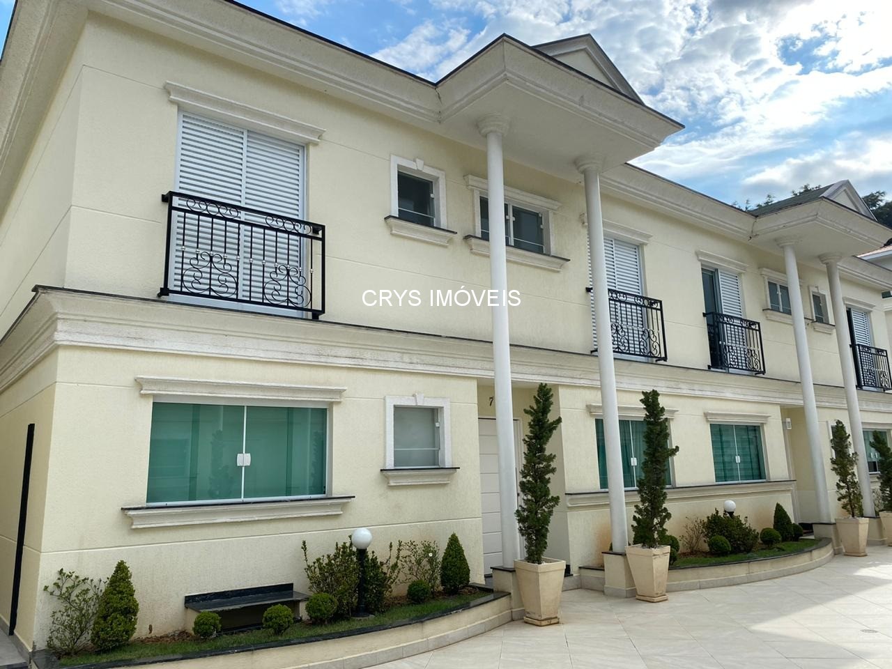Casa à venda com 4 quartos, 460m² - Foto 1