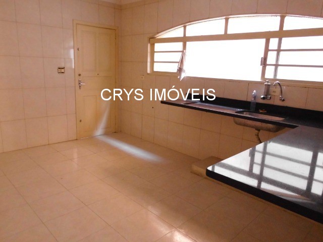 Casa à venda com 3 quartos, 200m² - Foto 3