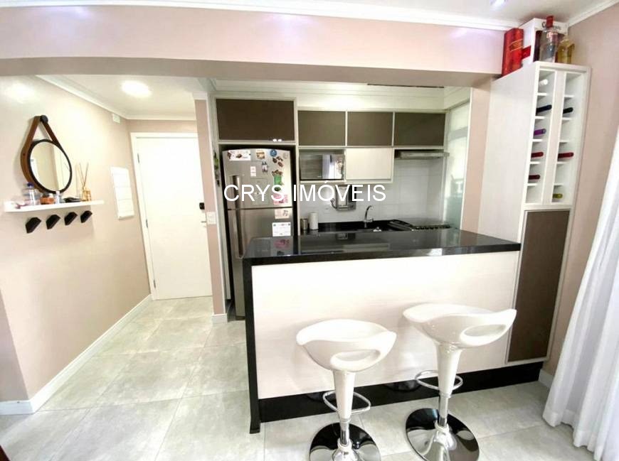 Apartamento à venda com 2 quartos, 70m² - Foto 4
