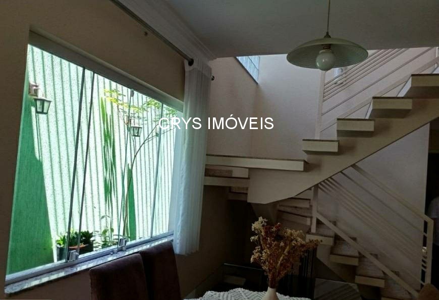 Casa à venda com 3 quartos, 210m² - Foto 3