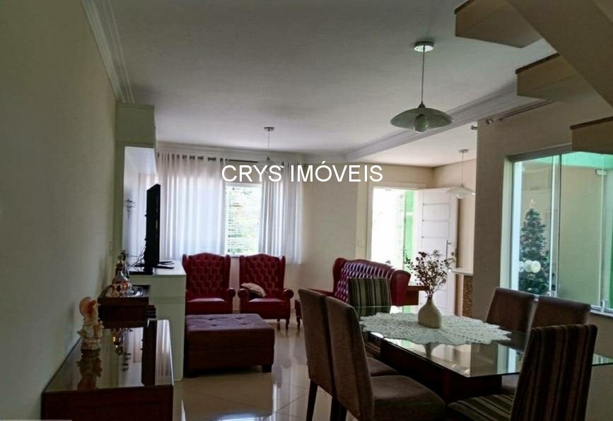 Casa à venda com 3 quartos, 210m² - Foto 1
