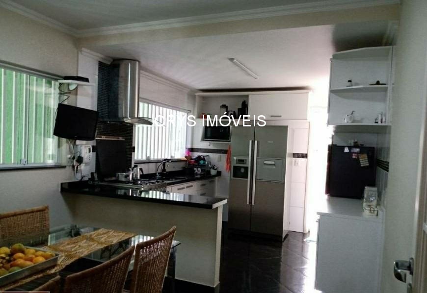 Casa à venda com 3 quartos, 210m² - Foto 4