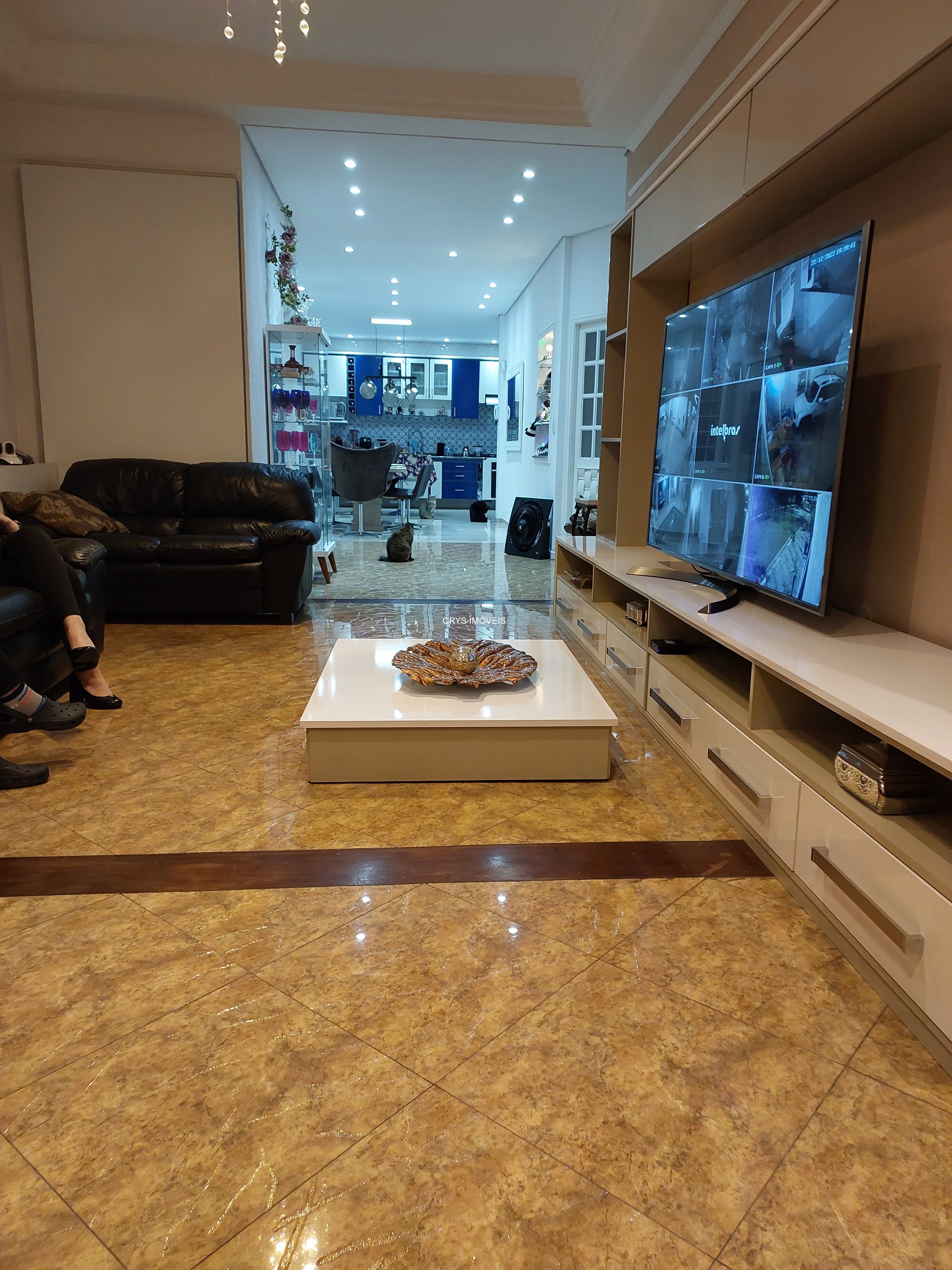 Casa à venda com 4 quartos, 340m² - Foto 1