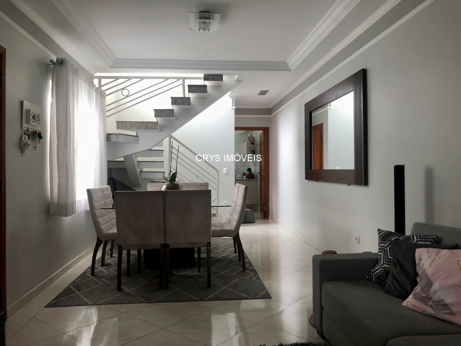 Casa à venda com 3 quartos, 165m² - Foto 1