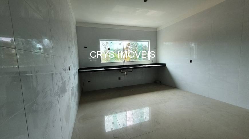 Casa à venda com 3 quartos, 233m² - Foto 2