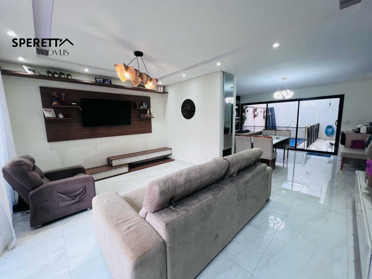 Casa, 4 quartos, 210 m² - Foto 1