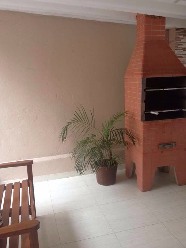 Excelente casa Térrea com edícula completa nos fundos,140 metros de área construída.