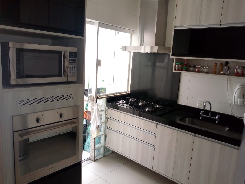 Excelente sobrado na Vila Alpina com 03 dormitórios sendo uma suíte
