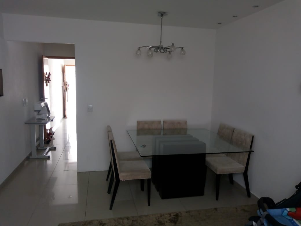 Excelente sobrado na Vila Alpina com 03 dormitórios sendo uma suíte