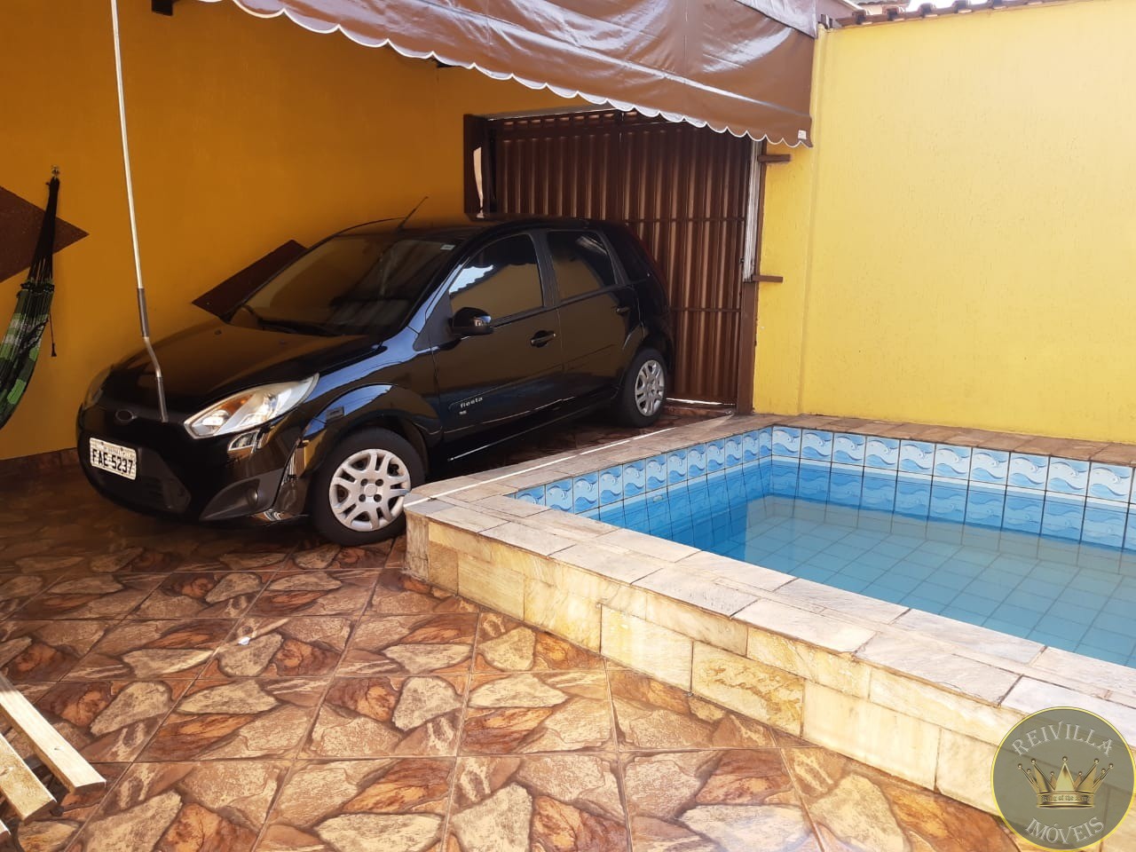 Casa Térrea de esquina Com Piscina Vila Industrial