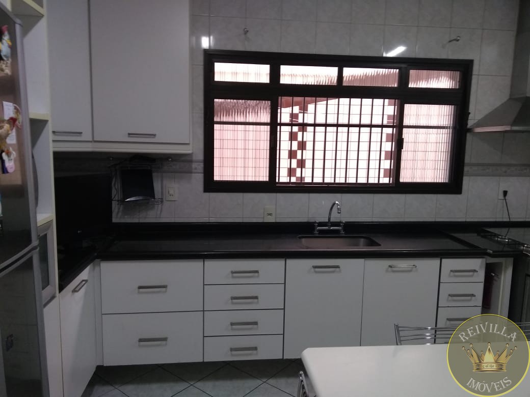 EXCELENTE SOBRADO com 346 m² de Área construída- JARDIM DA FIGUEIRA!!!