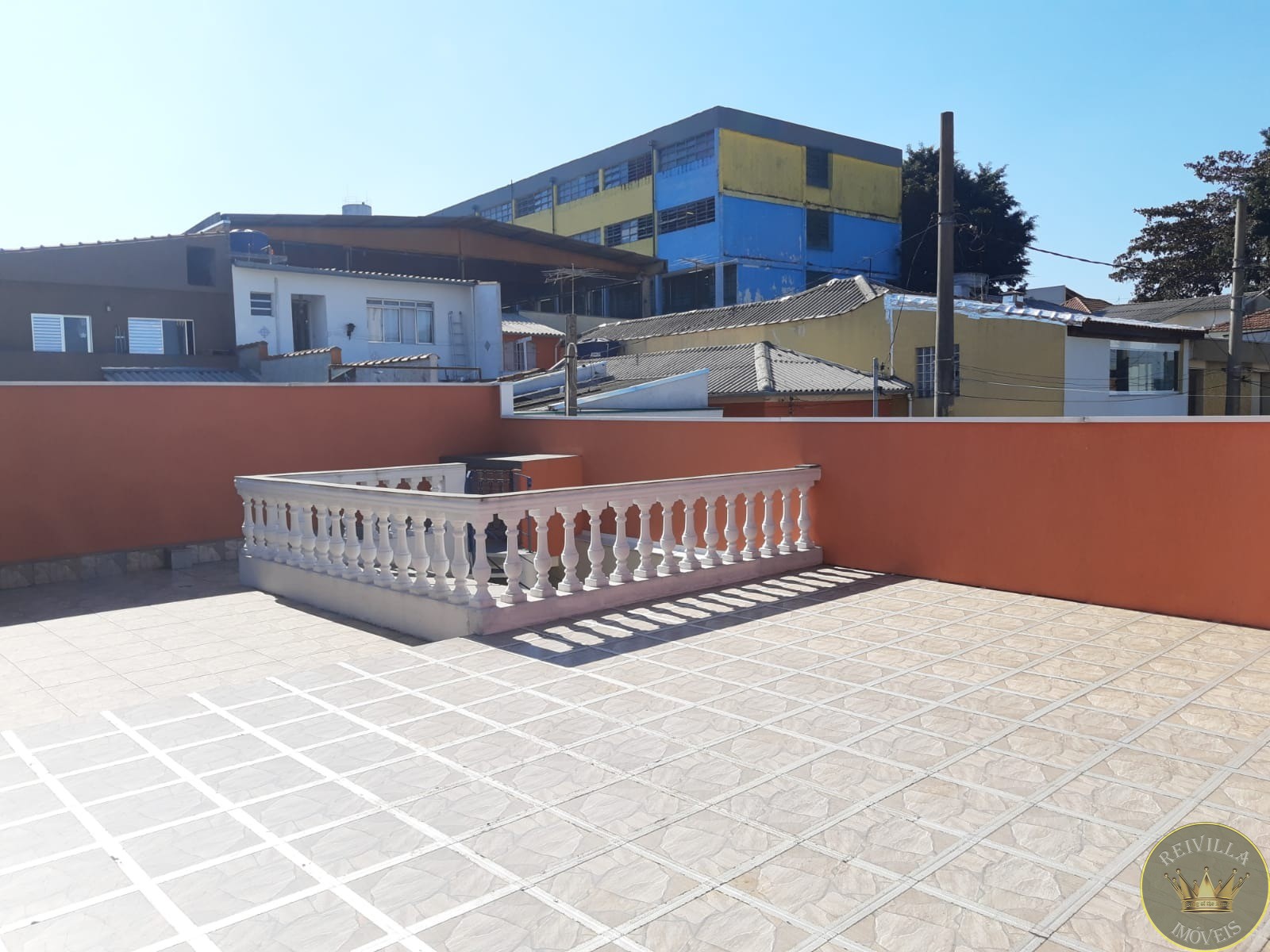 Excelente casa para venda com entradas pelas ruas da frente 