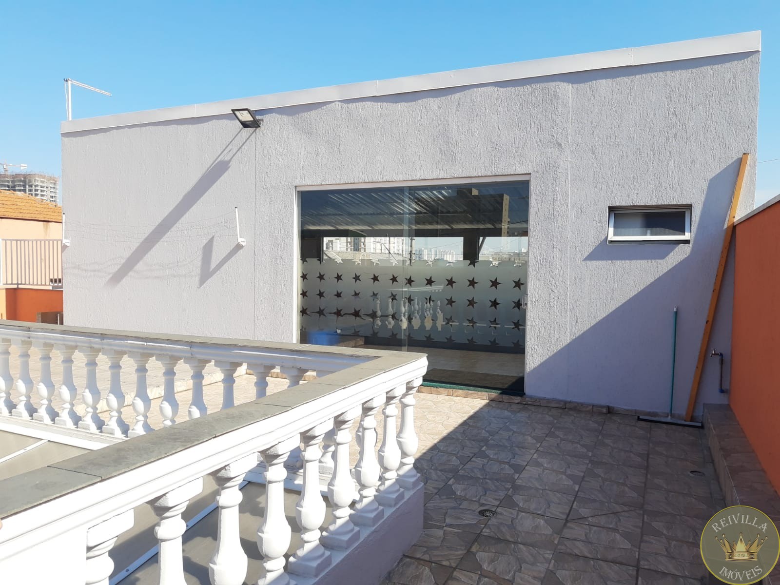 Excelente casa para venda com entradas pelas ruas da frente 
