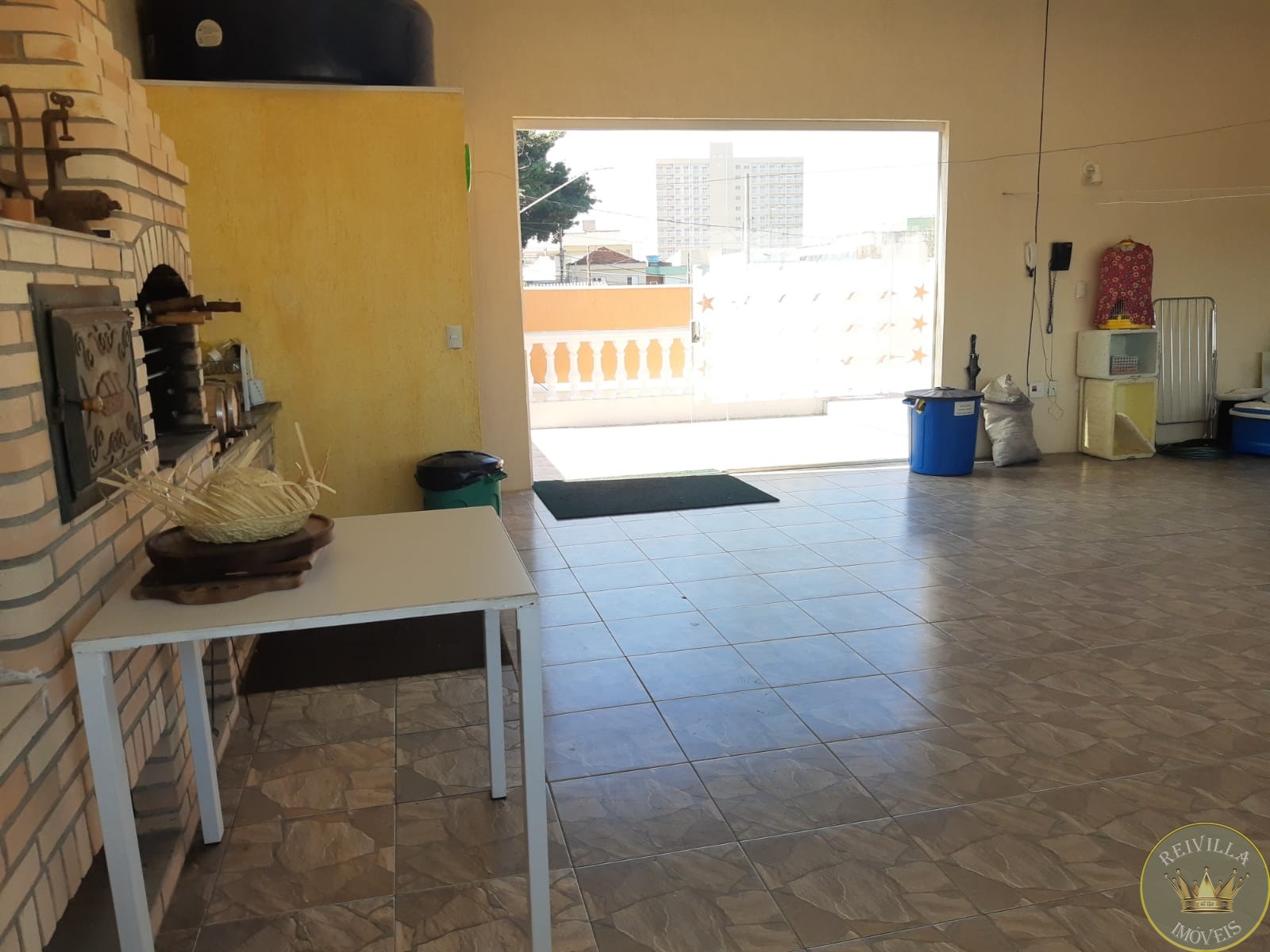 Excelente casa para venda com entradas pelas ruas da frente 