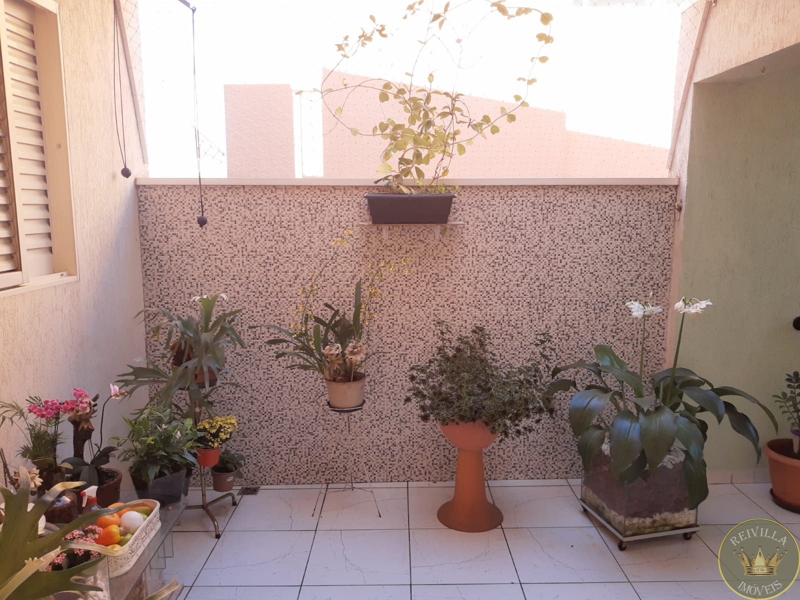 Excelente casa para venda com entradas pelas ruas da frente 
